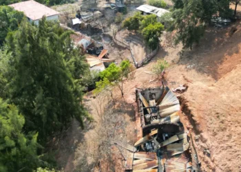 Grupos narcos atacan las viviendas de los pobladores/AFP