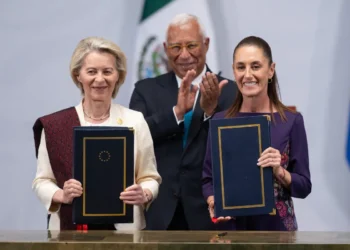 La presidenta de México, Claudia Sheinbaum (derecha), y la presidenta de la Comisión Europea, Ursula von der Leyen/AFP