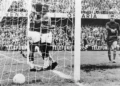 Brasil —con el surgimiento de Pelé— logró su primer título en Suecia 1958. Luego ganó cuatro coronas más para ser el pentacampeón del mundo. (AFP)