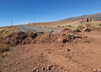 PUnto de bloque en la ruta a desaguadero, donde una mujer perdió la vida por culpa de los bloqueos.
Foto: RRSS