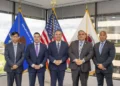 El viceministro Ernesto Justiniano y autoridades de la DEA y Estados Unidos.