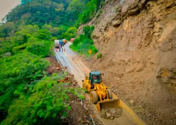 Trabajos de mantenimiento con maquinaria pesada. Foto: Ministerio de Obras Públicas