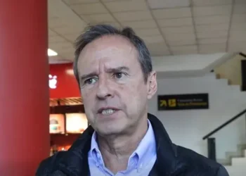 Jorge Tuto Quiroga en el Aeropuerto Internacional de El Alto. Foto: Captura