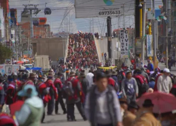 Ponchos Rojos bloquean El Alto. Foto: APG