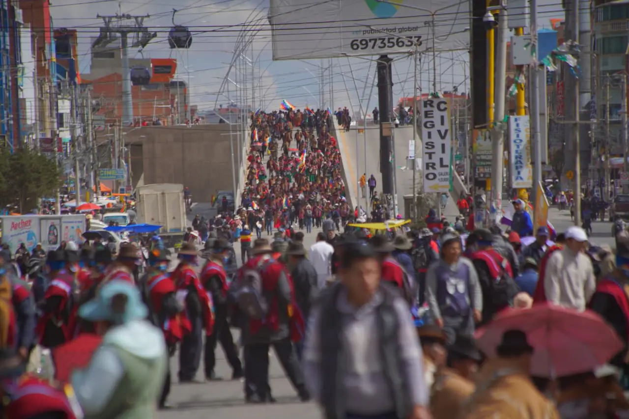 Yarhui exige procesar a Ponchos Rojos por violencia y bloqueos en El Alto