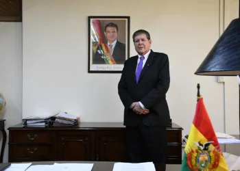 El ministro Blanco en su despacho ministerial. Foto: Oswaldo Aguirre