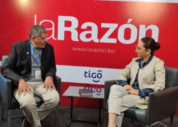 Nabilia Rivero, gerente de Comunicación de Cainco en entrevista con el periodista Pablo Deheza. Foto: La Razón