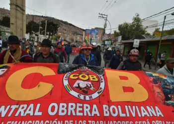 La COB marcha en la sede de Gobierno. Foto: APG
