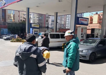 Verificativo de control a una estación de servicio. Foto: ANH