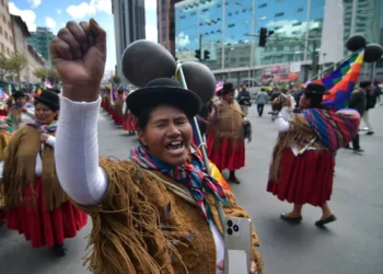 Organizaciones sociales protagonizaron una marcha de 'cacerolas vacías'. FOTO: APG