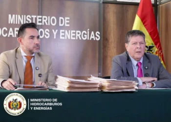 El ministro Marcelo Blanco y el director de la ANH, Freddy Zenteno, en conferencia de prensa. Foto: Ministerio de Hidrocarburos
