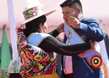 Leonardo Loza juró como gobernador de Cochabamba.
Foto: RRSS
