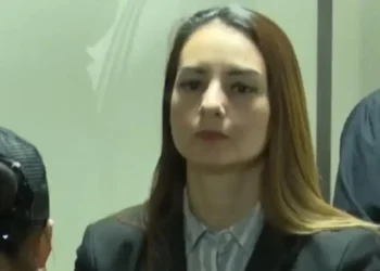 Laura Rojas al salir de la audiencia/Captura Unitel