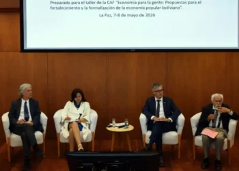 Expositores y moderadores en la presentación del taller de la CAF..
Foto referencial