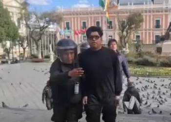 Trasladan a detenidos a la UTOP. Foto: Captura