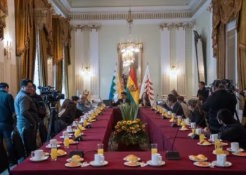 El canciller Fernando Aramayo se reúne con medios de comunicación. Foto: Cancillería