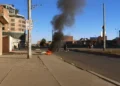 Manifestantes causaron destrozos en el ornato público de El Alto. FOTO: GAMEA