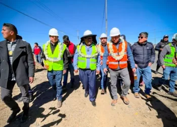 Inspección en la Avenida 6 de Marzo. FOTO: Obras Públicas