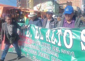 Marcha de El Alto es increpada por comerciantes de la urbe alteña. Foto: RRSS