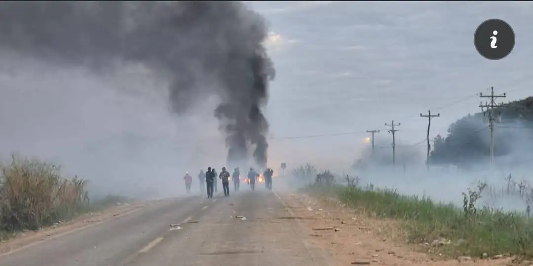 Policía desbloquea en el sector de San Julián.