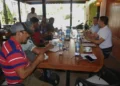 El ministro de Desarrollo Productivo, Rural y Agua, Oscar Mario Justiniano y los productores de Ichilo, Santa Cruz. (Foto: Min. de Desarrollo)