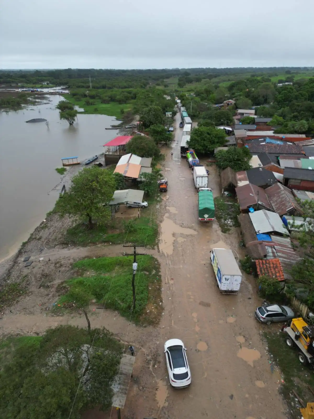 Varios vehículos quedaron varados/Panorama Informativo Trinidad