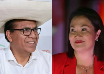 El candidato del partido Juntos por el Perú, Roberto Sánchez y la candidata del partido Fuerza Popular, Keiko Fujimori. (Foto: AFP)