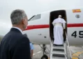 León XIV retornó al Vaticano en otro avión/AFP