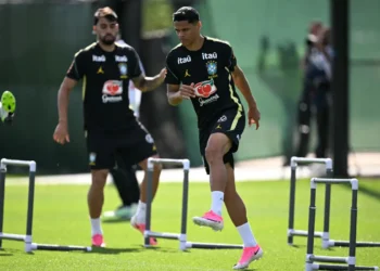 Douglas Santos prefiere no confiarse/AFP