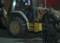 Policía prepara maquinaria para iniciar el desbloqueo de carreteras en El Alto.