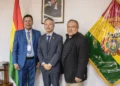 La reunión entre el ministro de Minería y el embajador surcoreano. Foto: Ministerio de Minería