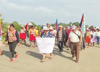 Vecinos de San Julián y autoconvocados de Cuatro cañadas expresaron su rechazo al operativo policial ejecutado el pasado sábado. Foto: Captura.