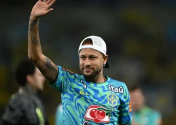 Neymar entrenó con sus compañeros/AFP