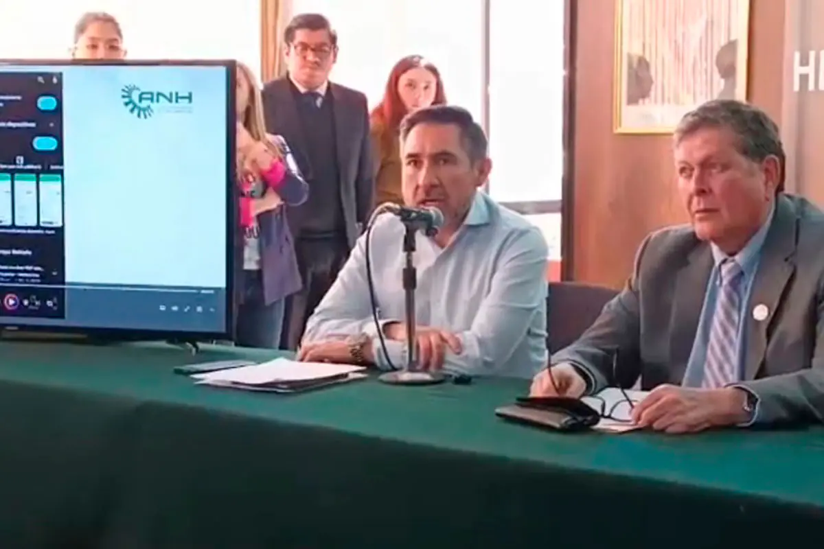 Marcelo Blanco (der.) y Freddy Zenteno durante la rueda de prensa
