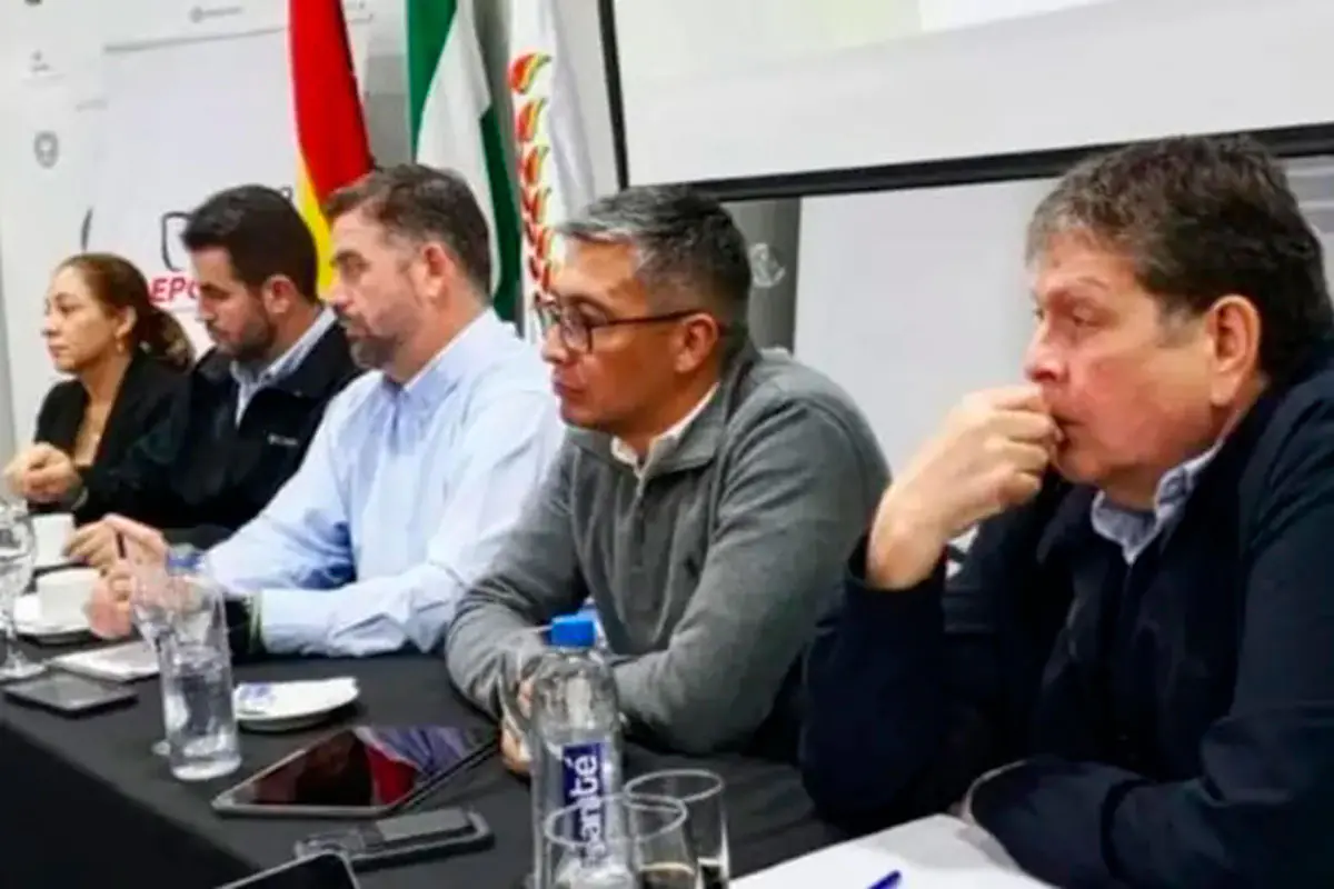 Reunión entre representantes de la CAO y del Gobierno en santa Cruz. Foto: Canal Rural