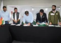 Firma del convenio entre la CAO y Senasag. Foto: CAO