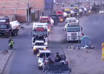 Arribo de combustible a La Paz este lunes. Foto: GobCom