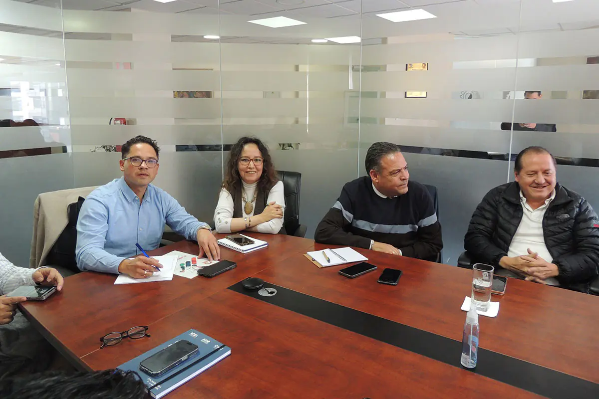 Reunión entre los industriales y el gobernador Luis Revilla. Foto: Cadinpaz