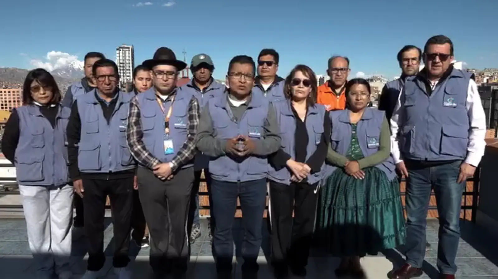 El defensor del Pueblo, Pedro Callisaya, acompañado de otros funcionarios.
Captura Defensoría