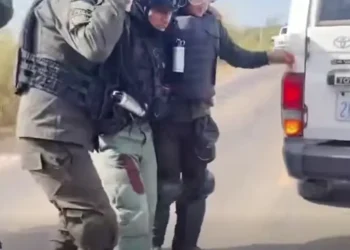 Un policía recibió un impacto de bala en la pierna/Captura de pantalla