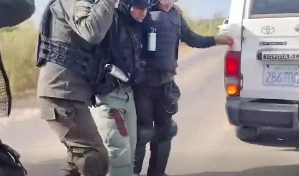 El segundo policía herido fue evacuado de la zona del conflicto.
Foto: RRSS