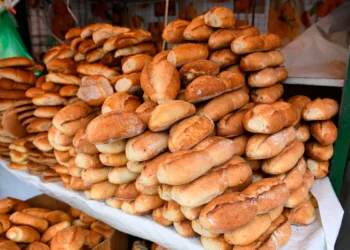 Venta de pan en la ciudad de La Paz. Foto: ABI