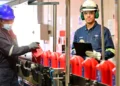 Labores de control en los laboratorios de la estatal petrolera. Foto: YPFN Refinación
