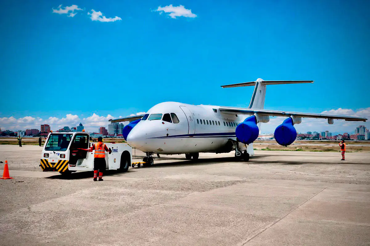 Una aeronave de Go Airline en el aeropuerto de El Alto. Foto: Ministerio de Obras Públicas