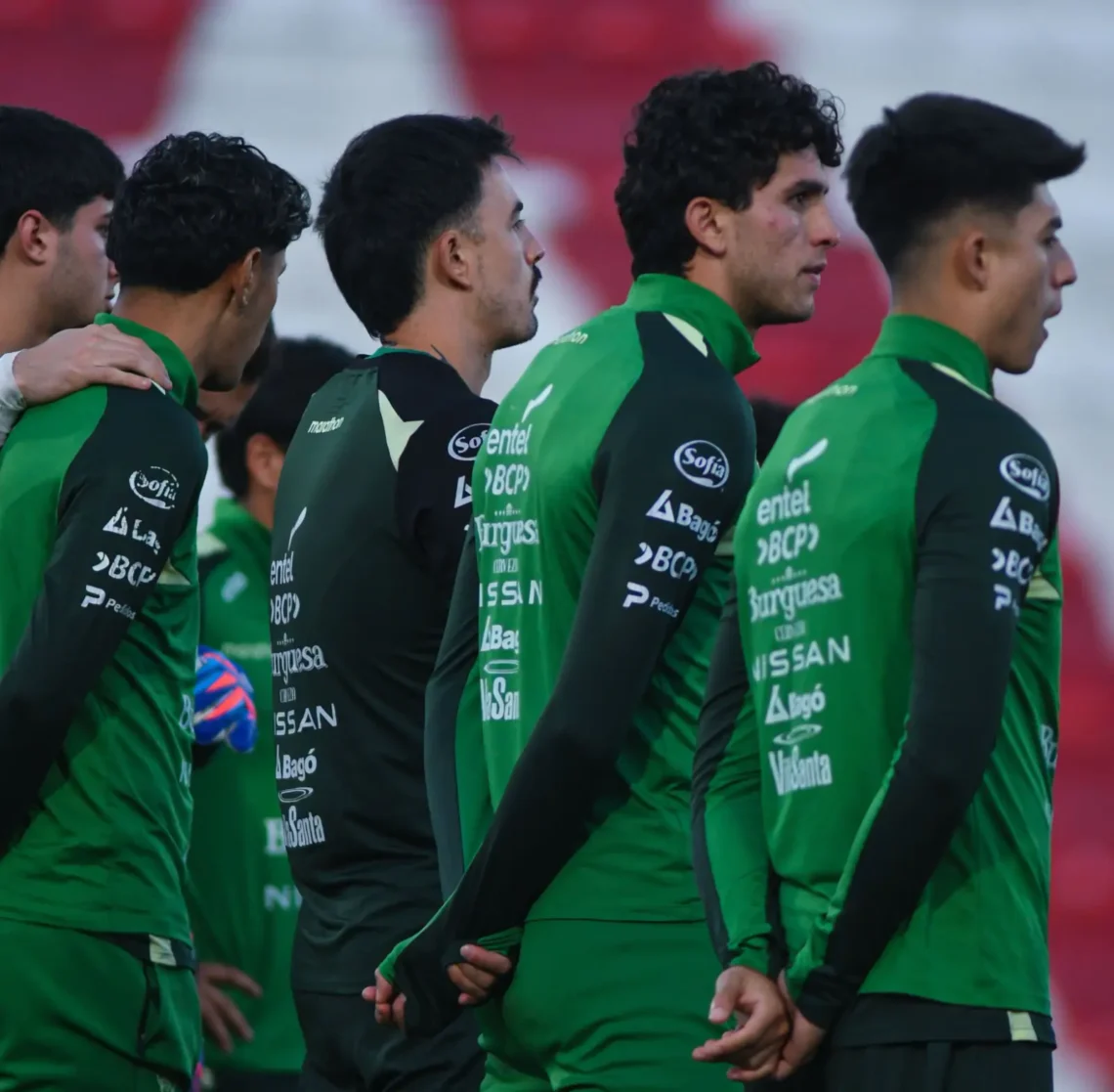 Los jugadores de Bolivia en la práctica de ayer en Córdoba (FBF)