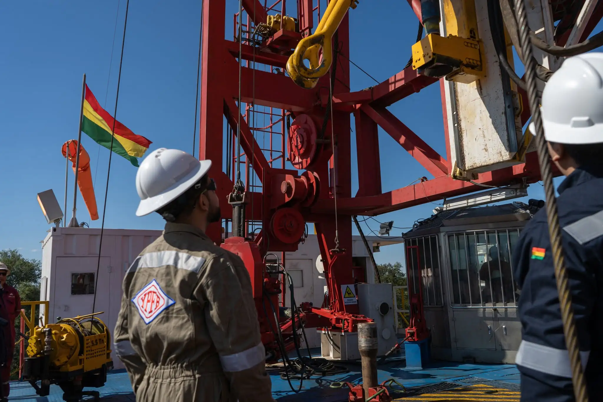 Exploración de petróleo a cargo de Yacimientos en un pozo. Foto: YPFB