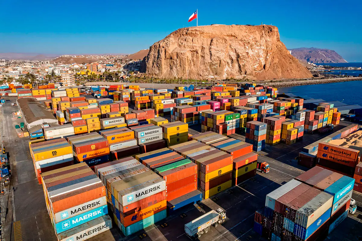 Actividad de comercio exterior en el puerto de Arica, cercano al país. Foto: Terminal Puerto Arica