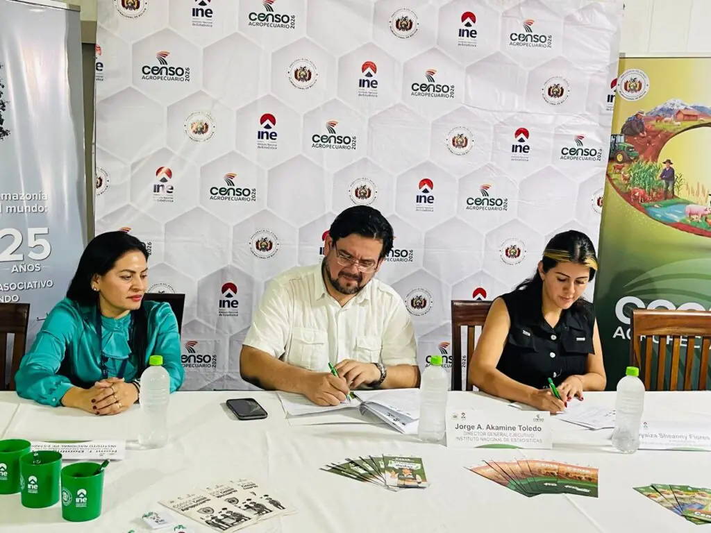 El documento fue firmado por el director general ejecutivo del INE, Jorge Akamine Toledo, y la presidenta de Amdepando, Dyaiza Sheanny Flores. Foto: INE.