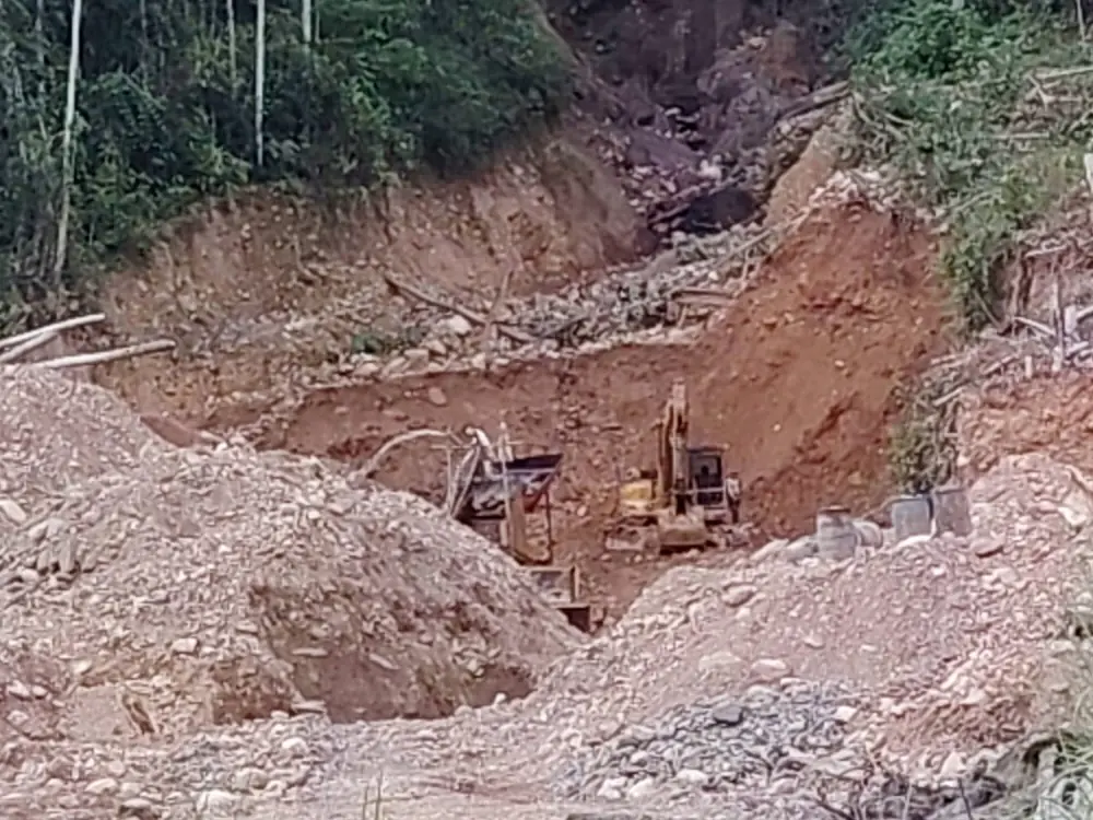Se encontró maquinaria pesada operando en el lugar/ Concejo Municipal Mapiri