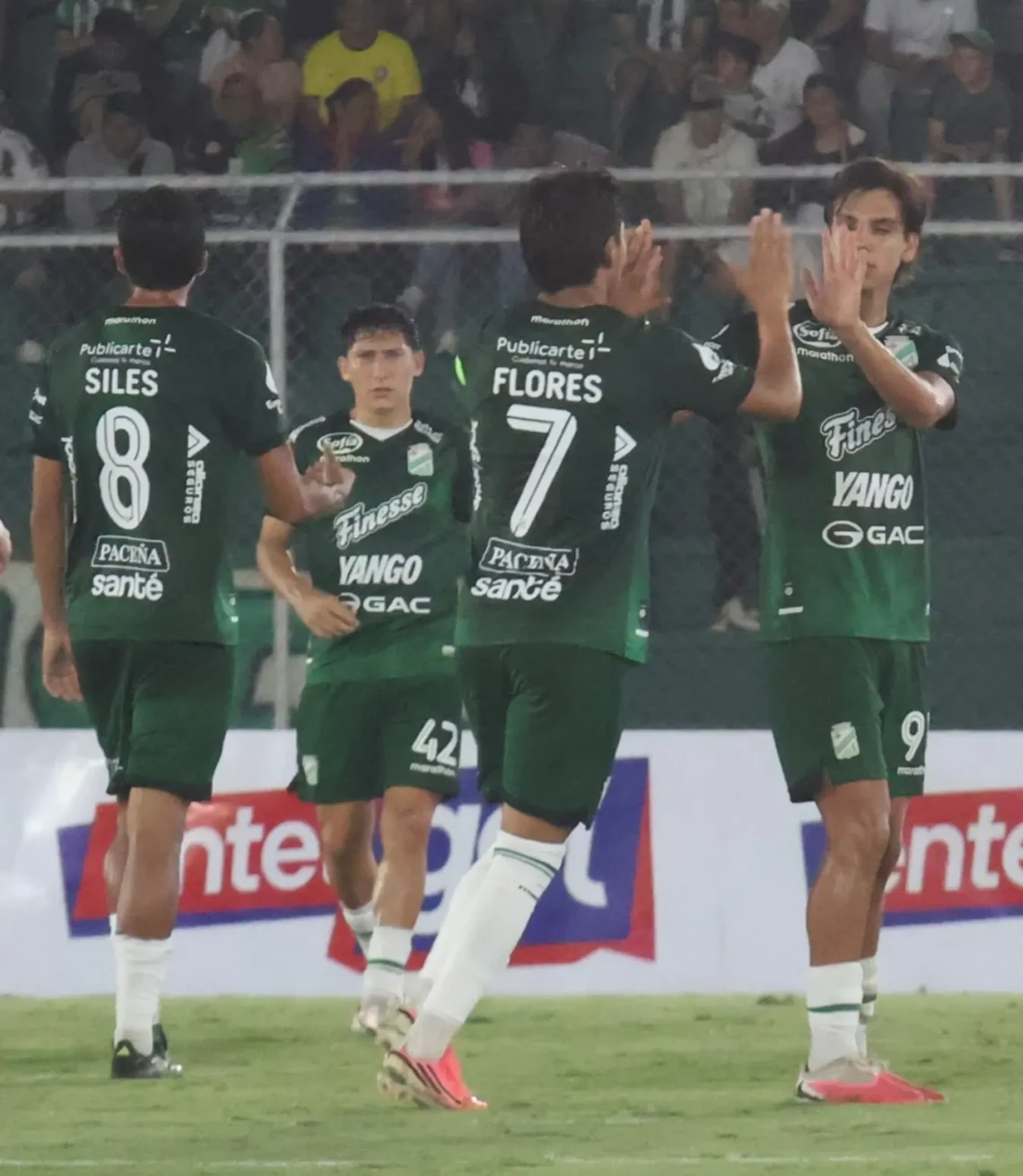 Oriente celebra su triunfo ante FC Universitario (APG)